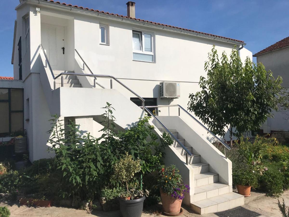 Beachfront Apartment Sun Водице Экстерьер фото